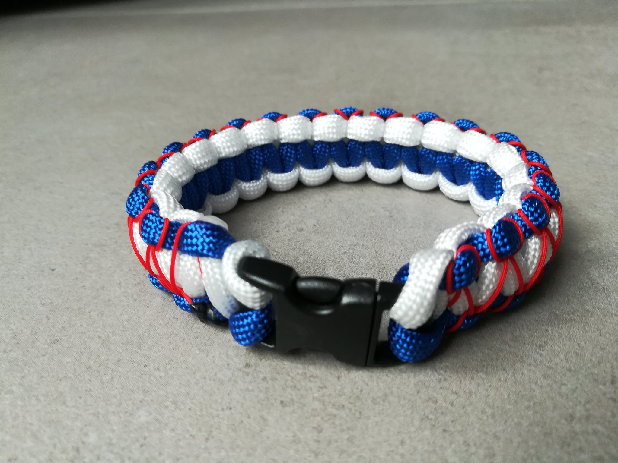 Braccialetto in Paracord o con Logo Bandiera Nazionale 2025 Fibbia in Plastica 24cm Diametro Lega e Corda per Regalo o Accessorio di Moda